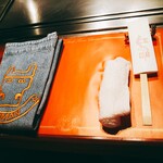 ステーキハウス 千萬 - 春、夏にはエプロンがデニム