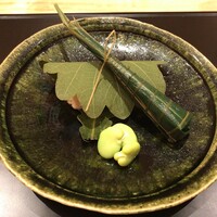 新地 やま本 - 海老の粽・柏の葉穴子寿司・空豆蜜煮