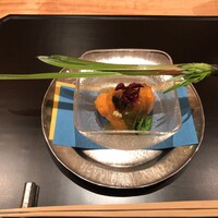 新地 やま本 - 先付け：雲丹・タイラギ貝・こごみ・紫蘇‥‥菖蒲太刀を添えて