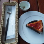 茶遊亭 - フルーツトマトとチーズの玄米タルトと梅こぶ茶