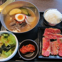 和牛焼肉 土古里 上野バンブーガーデン店 - お好み麺＆山形和牛焼肉セット（2,680円）