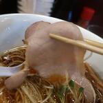 中華そば しば田 - 中華そば食べ進める