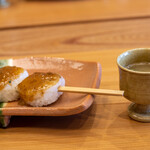 柚木元 - 2020.4 自家製五平餅（上部：木の芽味噌、下部：胡桃味噌） 熊蕎麦湯