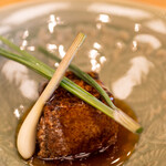 柚木元 - 2020.4 猪の黒酢仕立て 地物エシャロット