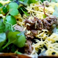 蕃 YORONIKU - 梶谷農園のハーブを使った和牛ちらし(2,700円税別)