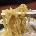 真武咲弥 - 炙り味噌らーめん、麺リフト