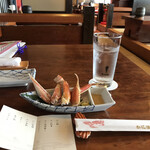 Kani Douraku - かに会席 和み ５５００円（税込）。かに酢とテーブルの様子。かに酢をいただくと、蟹を食べに来た感じがしますね(^｡^)。私だけかもしれませんが（笑）