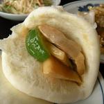 龍泉飯店 - パンに挟んでみました～