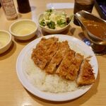 印度 - 絶品カツカレー（辛口・大盛無料）　1080円