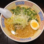 餃子と麺 いせのじょう - 胡麻とニラの辛口ラーメン830円