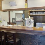 大八 - 店内を覗き見