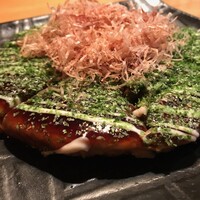 OSAKA きっちん 銀座本店 - わずかに酸味のあるソース
