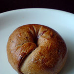 cafe CUBE - ラム酒のきいたシナモンドライフルーツベーグル　１８０円