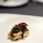 プレゼンテ スギ - 2020.5 千葉の恵み（サッと湯掻いてガストロバックした九十九里蛤、柚子に漬けた虎杖 烏山椒のマリネ アカメガシワのマリネ）