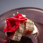 プレゼンテ スギ - 2020.5 GV鰹（中落ちとフランボワーズのスープでGVした勝浦鰹、ビーツのピクルス、水切りした千葉産牛乳の自家製ヨーグルト）