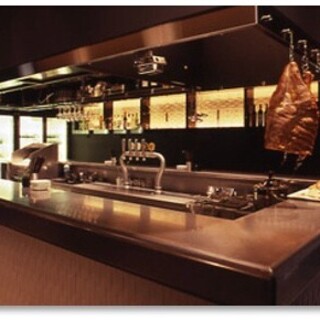 Standing Wine Bar Q_0