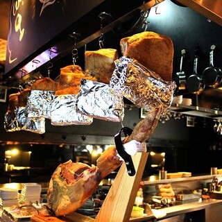 Standing Wine Bar Q_2