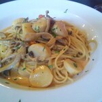 ラ・カパンニーナ - ホタテとキノコのトマトクリームソース