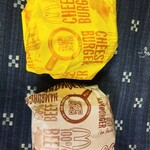 McDonald's - ハンバーガー110円(税込:以下同)とチーズバーガー140円