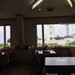 海づくし - 部屋からは東大が見えます。入店した時はガラガラでしたが、渡したとが食べ終わることには窓際テーブルは満席でした。