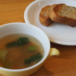 Outdoor Cafe 野菜香房 - チンゲンサイの中華風スープ、ごまパン