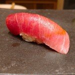 鮨 龍次郎 - 中トロ  まずは1貫