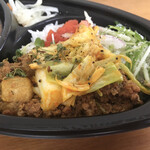 旧ヤム邸 空堀店 - 冬瓜ジンジャーと牛豚キーマ　春キャベツのアチャールのせ