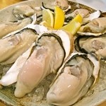 牡蠣 やまと - 生牡蠣は大きいです♪