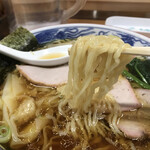 とら食堂 - 透明感のあるピロピロ麺