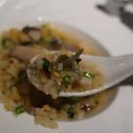 中国飯店 富麗華 - 牛肝菌炒飯喰らう