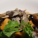 中国飯店 富麗華 - 酔鮮大閘蟹＜上海蟹の紹興酒漬け（一杯）＞ズームアップ