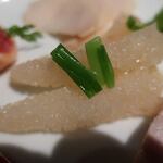 中国飯店 富麗華 - 特製六福盆＜特選前菜の盛り合わせ＞ズームアップ