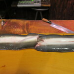 うなぎ屋酒坊・画荘 越後屋 - 鹿児島鰻（左）と三河一色産三河鰻咲（右）