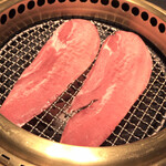 麻布十番焼肉 BULLS - タンしゃぶ。