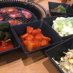 焼肉 宝島 - ナムルも充実