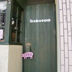 Bisboccia - 豚のドアオープンが目印