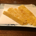遊酒食堂 宇都宮 - パリパリチーズせんべい。