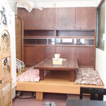 手打ちうどん ろくでなし - 半個室の様な小上がり