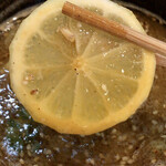 Ramen Kazuya - スープにレモン