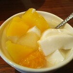 灼味噌らーめん 八堂八 - 牛乳かんてん(フルーツ入り) 100円