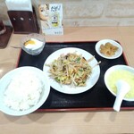 瀋陽 - 豚肉と野菜炒め定食
