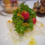 Trattoria Banchetto - 前菜３種盛(鯛のカルパチョ、マイクロトマト、辛し水菜、からすみ添え)