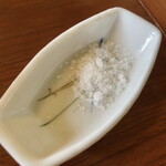 慈久庵 - オーストラリア産の粗塩で頂きます。