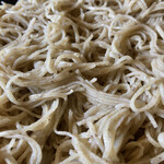 慈久庵 - 地元水府産の「常陸秋そば」。玄そばは、小川店主自身が焼畑農法で栽培します。