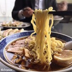 Yakibo Shiramen Watariya - 麺は中細ちぢれ麺