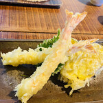 そば草香 - 天麩羅盛り合わせ
      海老2尾 大葉 舞茸 かぼちゃ さつま芋