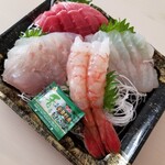 魚勝 - 刺身盛り合わせ 1180円