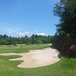 ロペ倶楽部 テラスレストラン - 17番ミドル、印象的な右クロスバンカー