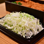 Tonkatsu Kagurazaka Sakura - かつ三昧【花梨】@2,100円：千切りキャベツが付いています。かなりしっかりとした、固めの食感でした。