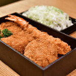 とんかつ 神楽坂 さくら - かつ三昧【花梨】@2,100円：[手前から時計回りに]メンチかつ、ヒレかつ、ロースかつ、大海老フライ